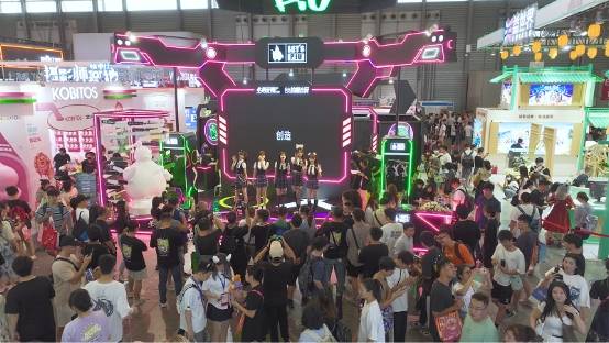 动」LET’S PIU 觉得它有爆款的潜力九游会J9我们体验了「AR“吃鸡”潮流运(图2)